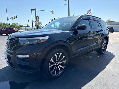 Used 2023 Ford Explorer ST-Line w/ Class IV Trailer Tow Package AWD/4WD image 4