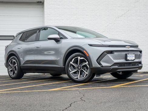 New 2026 Chevrolet Equinox EV LT image 2