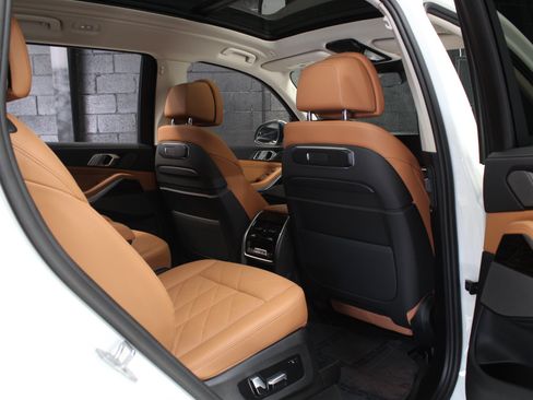 Used 2025 BMW X7 xDrive40i AWD/4WD image 41