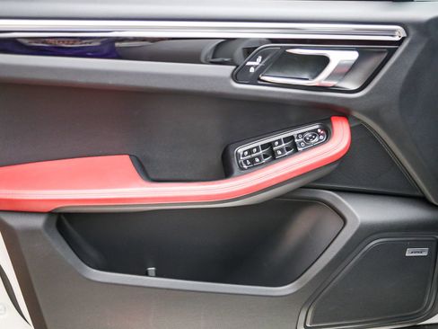 Used 2021 Porsche Macan AWD/4WD image 27
