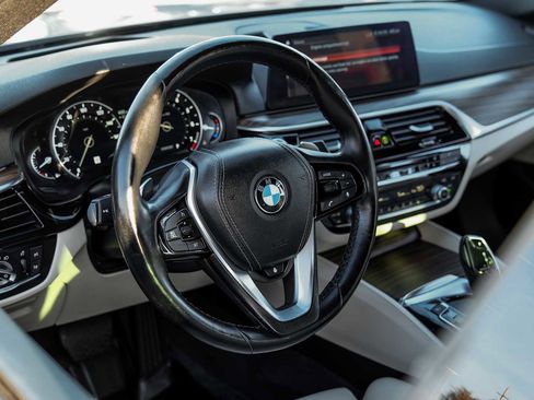 Used 2018 BMW 530i 530i w/ Premium Package image 16