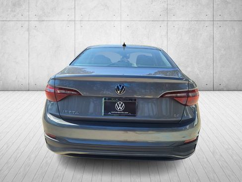 Used 2022 Volkswagen Jetta SE image 4