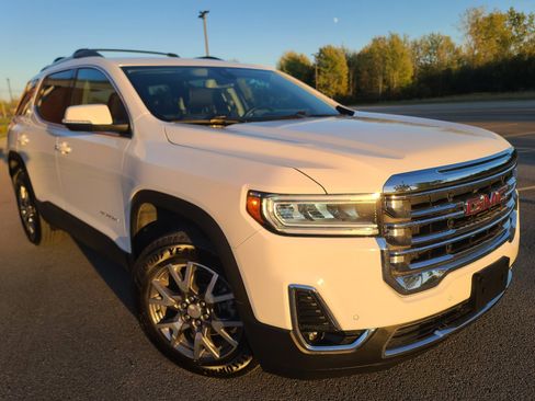 Used 2023 GMC Acadia SLT w/ Trailering Package image 3