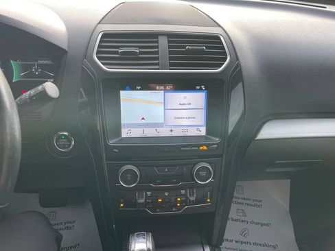 Used 2017 Ford Explorer XLT w/ Equipment Group 202A FWD image 12