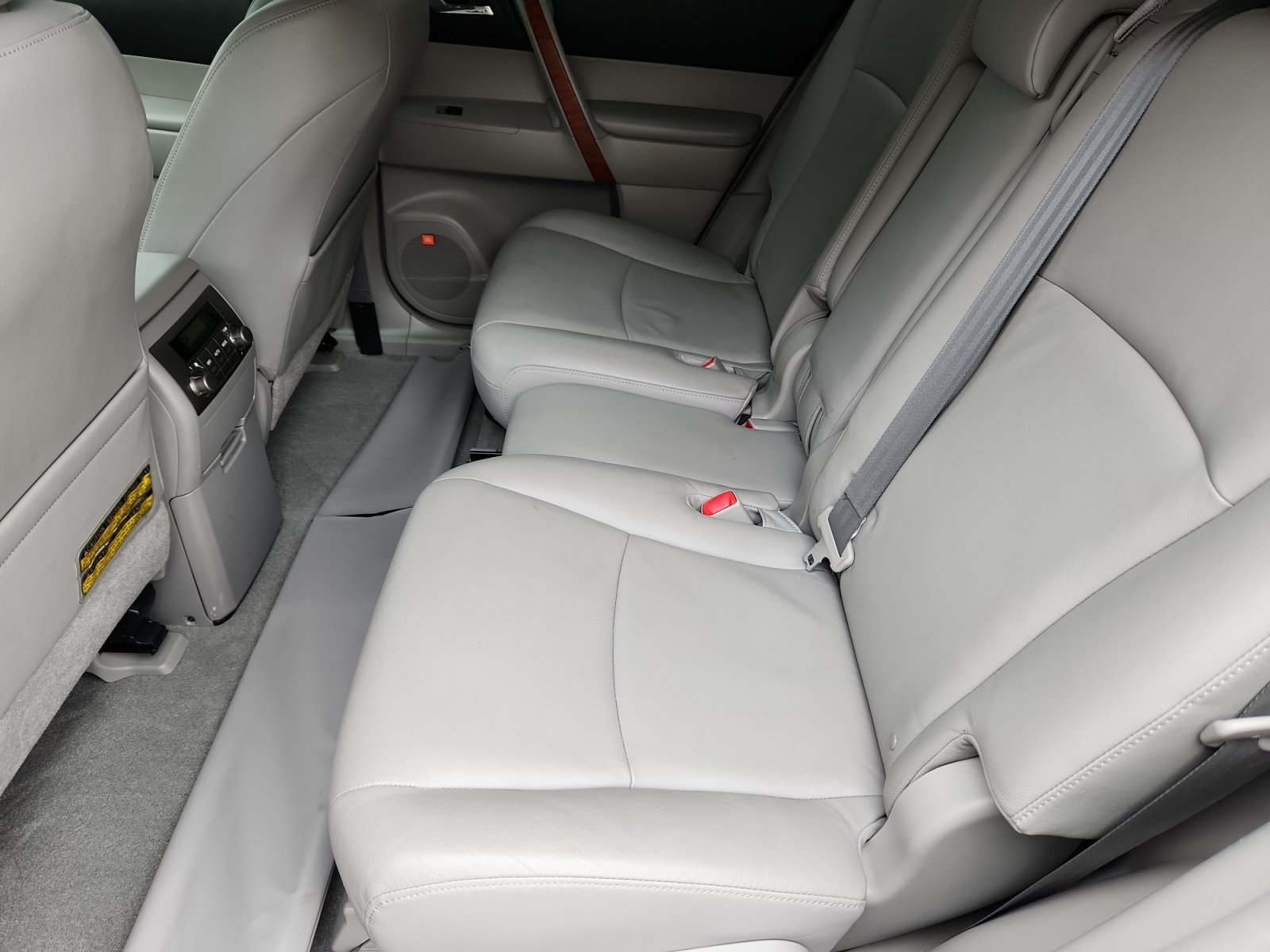Used 2009 Toyota Highlander Limited w/ Extra Value Pkg 8 AWD/4WD image 17