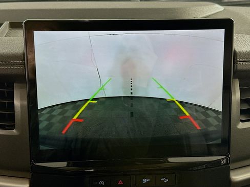 Used 2024 Ford Expedition XLT image 23