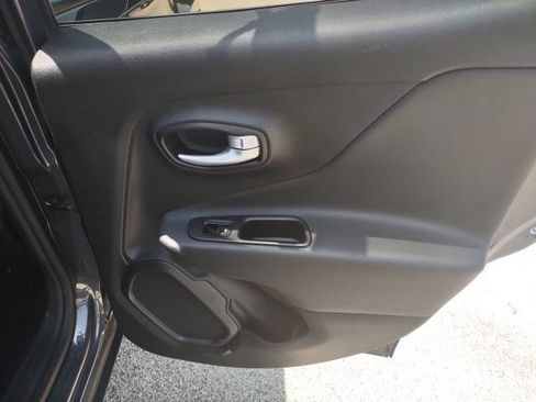 Used 2023 Jeep Renegade Latitude AWD/4WD image 20