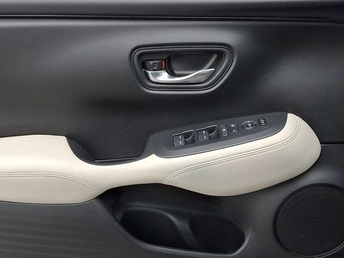 Used 2023 Honda HR-V LX image 12