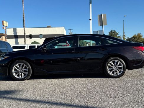 Used 2022 Toyota Avalon XLE image 2
