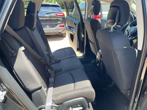 Used 2017 Dodge Journey SE w/ Flexible Seating Group image 21
