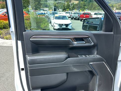 Used 2023 Chevrolet Silverado 1500 LT w/ Protection Package AWD/4WD image 11
