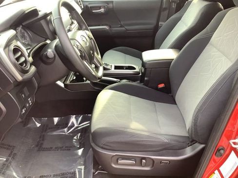 Used 2021 Toyota Tacoma TRD Off-Road AWD/4WD image 11