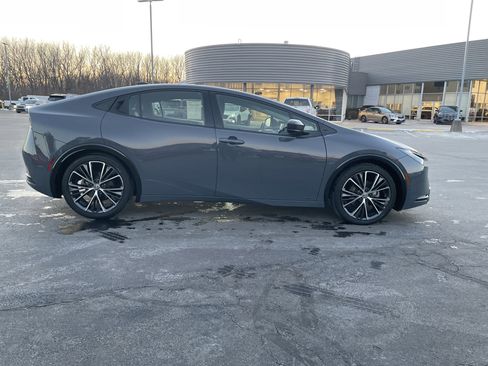 Used 2023 Toyota Prius XLE image 8
