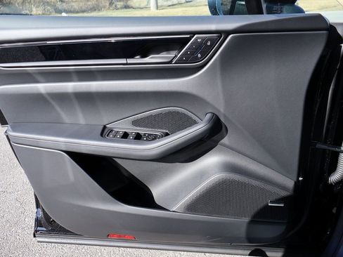 New 2026 Porsche Macan 4 Electric image 36