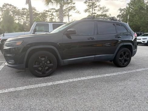 Used 2020 Jeep Cherokee Latitude Plus FWD image 2