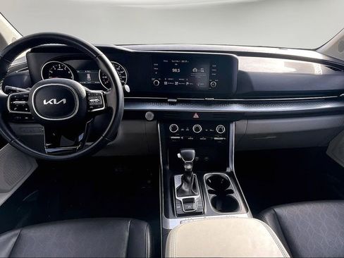 Used 2024 Kia Carnival LX image 8