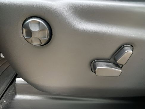 Used 2021 Jeep Grand Cherokee Limited X image 9