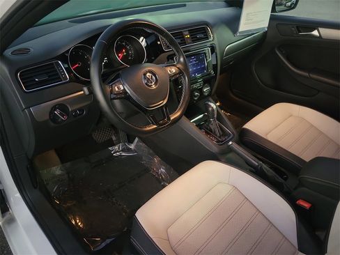 Used 2016 Volkswagen Jetta Sport image 24
