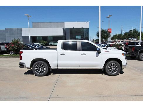 Used 2022 Chevrolet Silverado 1500 LT w/ Z71 Off-Road Package AWD/4WD image 7