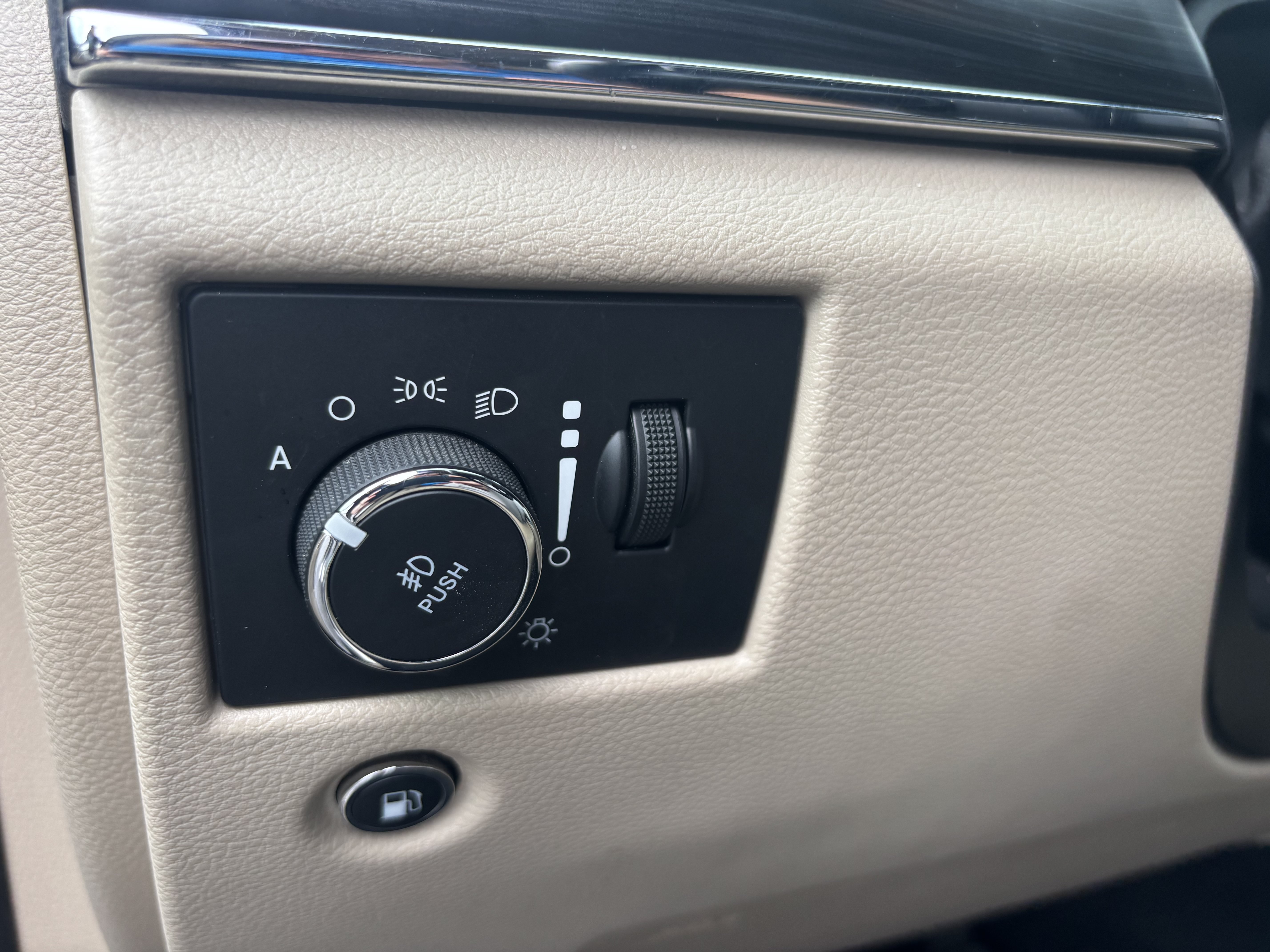 Used 2020 Jeep Grand Cherokee Limited AWD/4WD image 20