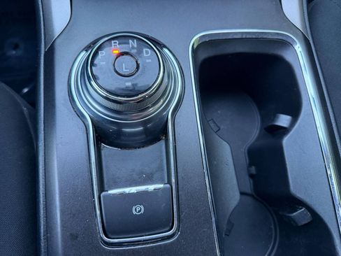 Used 2018 Ford Fusion SE w/ Fusion SE Technology Package FWD image 7