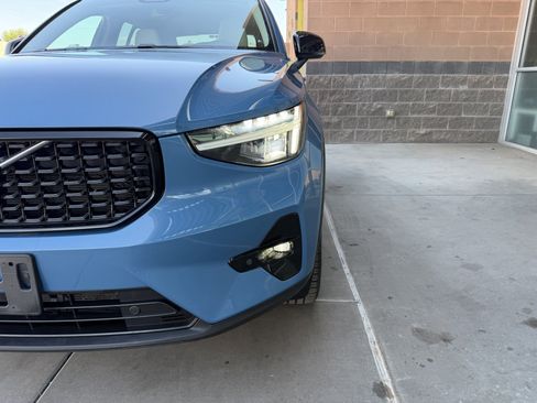 Used 2023 Volvo XC40 B4 Plus w/ Protection Package Premier FWD image 11
