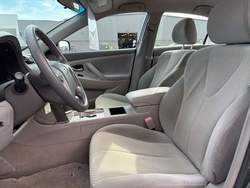 Used 2009 Toyota Camry LE FWD image 25