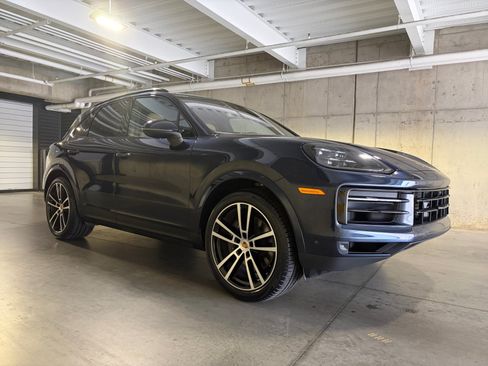 Certified 2025 Porsche Cayenne AWD/4WD image 9
