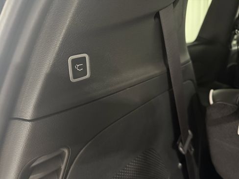 New 2026 Chrysler Pacifica Limited w/ Uconnect Theater Family Group image 8