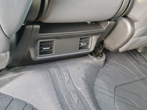 Used 2021 Chevrolet Silverado 1500 Custom image 16