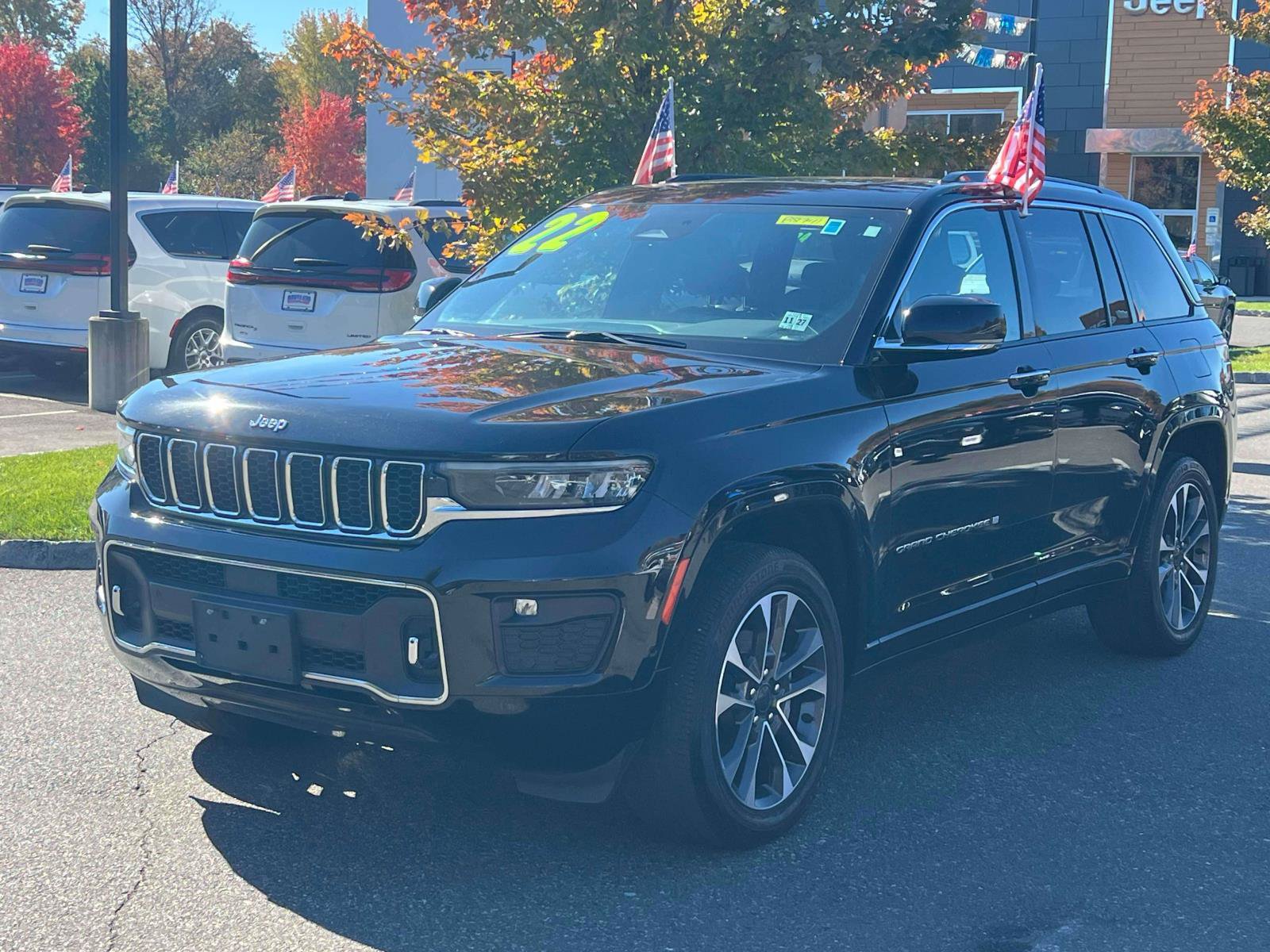 Used 2022 Jeep Grand Cherokee Overland w/ Luxury Tech Group IV AWD/4WD image 3