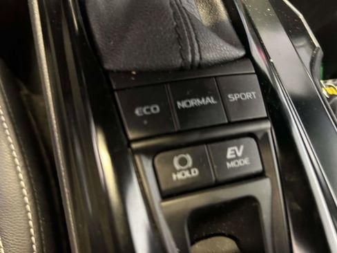 Used 2025 Toyota Camry SE w/ Convenience Package FWD image 23