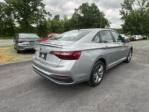Used 2023 Volkswagen Jetta SE w/ Panoramic Sunroof Package FWD image 5