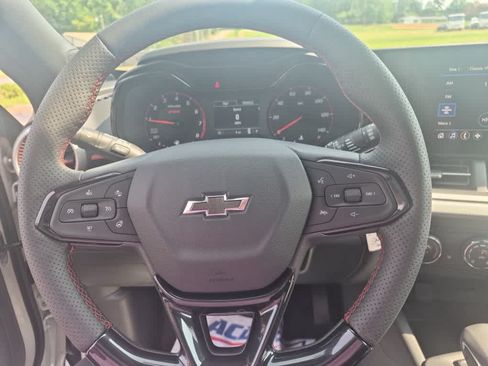 New 2026 Chevrolet Trax RS w/ Sunroof Package FWD image 17