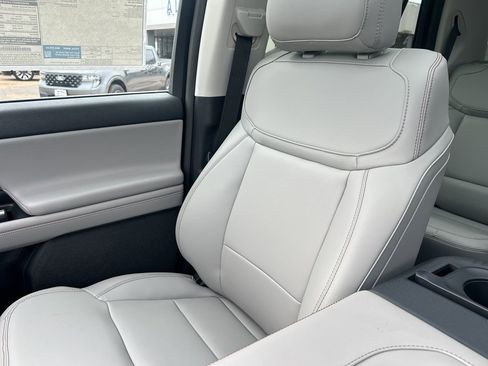 New 2025 Ford Expedition Active image 37