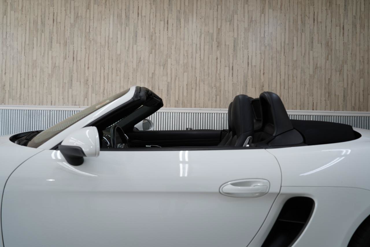 Used 2016 Porsche Boxster RWD image 15