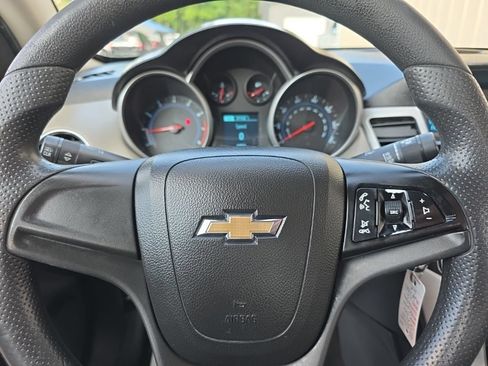 Used 2014 Chevrolet Cruze LS FWD image 16