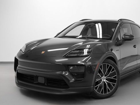 New 2026 Porsche Macan 4 Electric image 7