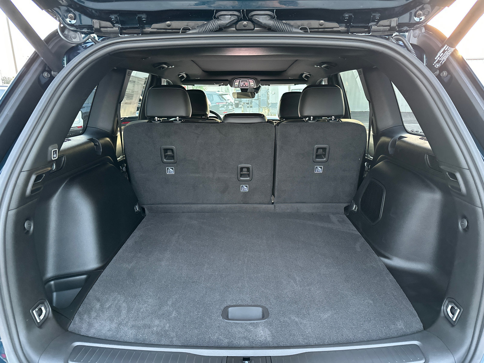 New 2027 Jeep Grand Cherokee Limited RWD image 16