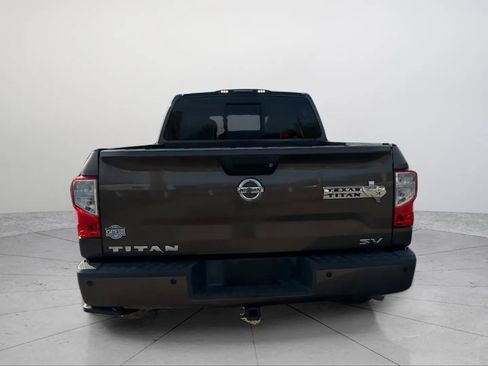 Used 2017 Nissan Titan SV image 4