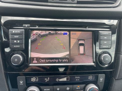 Used 2018 Nissan Rogue SV AWD/4WD image 17