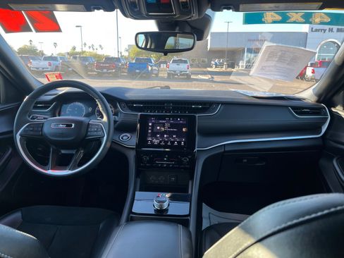 Used 2024 Jeep Grand Cherokee Altitude image 20