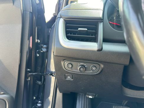 Used 2019 GMC Terrain SLT w/ Infotainment Package II AWD/4WD image 19