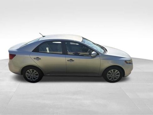 Used 2010 Kia Forte LX w/ Convenience Pkg FWD image 2