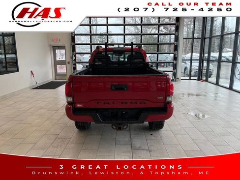 Used 2018 Toyota Tacoma TRD Sport w/ Technology Package image 5