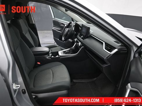 Used 2021 Toyota RAV4 XLE AWD/4WD image 24
