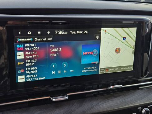 Used 2024 Kia Carnival EX image 24