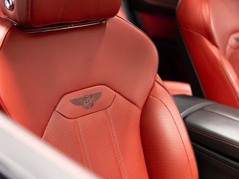 Used 2021 Bentley Bentayga image 38