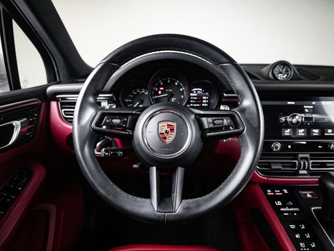 Certified 2023 Porsche Macan AWD/4WD image 26