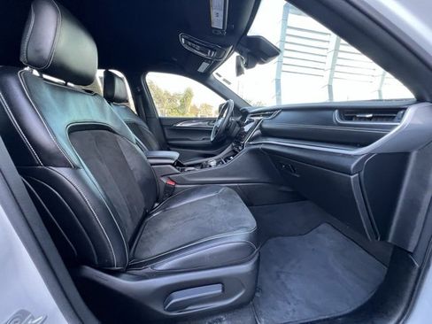 Used 2021 Jeep Grand Cherokee L Laredo image 21